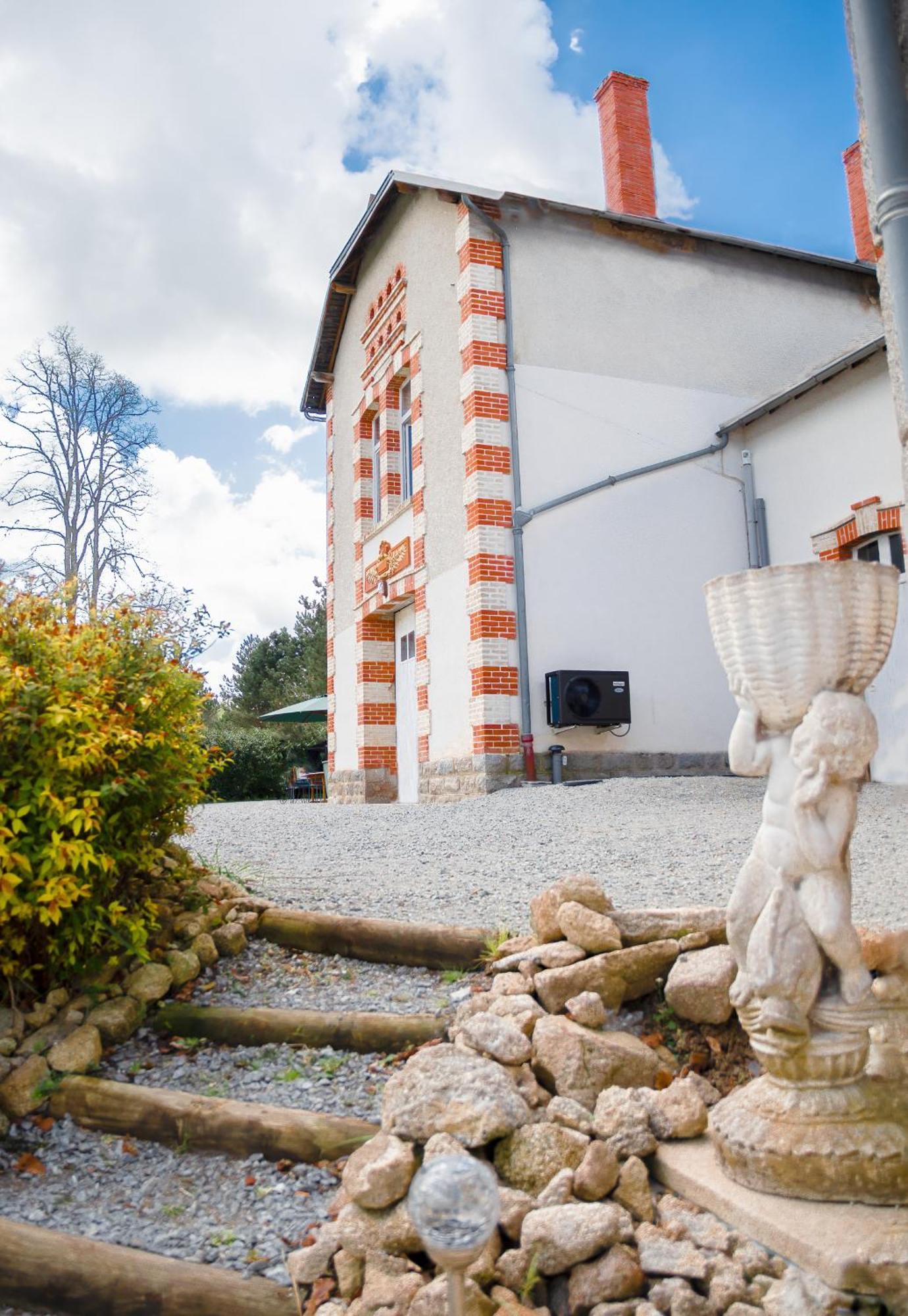 Chateau De Chazelpaud Saint-Bard Esterno foto